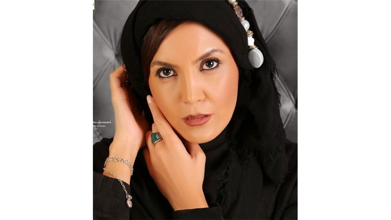 سامیه لک در نقش سحر سریال آقازاده