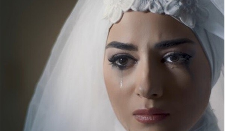 پردیس پورعابدینی بازیگر نقش راضیه(مانلی) در سریال آقازاده