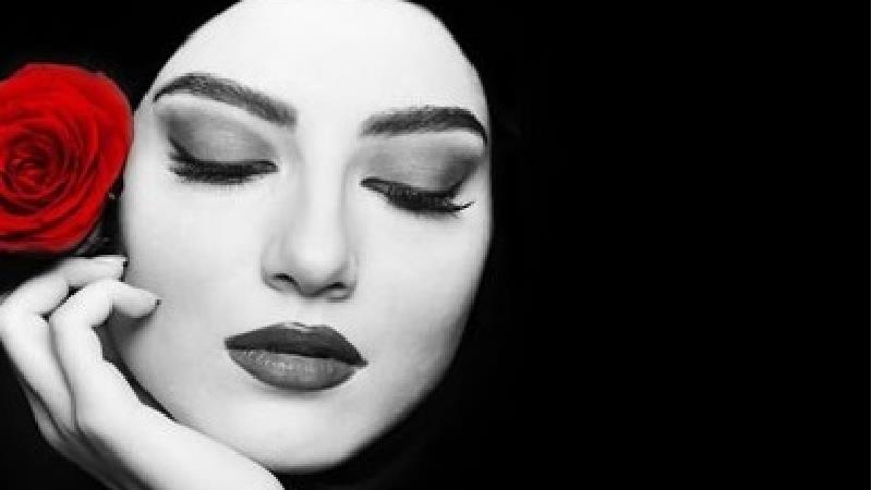 پردیس پور عابدینی کیست