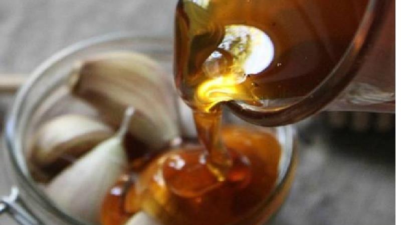 درمان سرماخوردگی با سیر و عسل