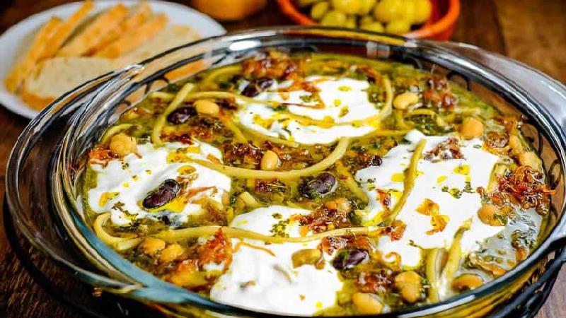 آش رشته لعاب دار