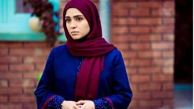 مونا کرمی در سریال حوالی پاییز