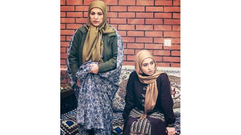 مونا کرمی و رویا تیموریان