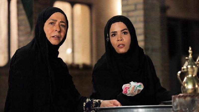 ملیکا شریفی نیا و آزیتا حاجیان در سریال نجلا