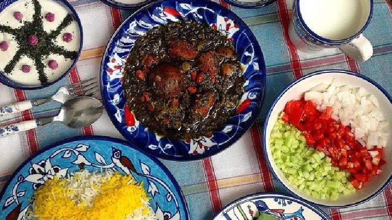 طرز تهیه خورش قورمه سبزی جا افتاده