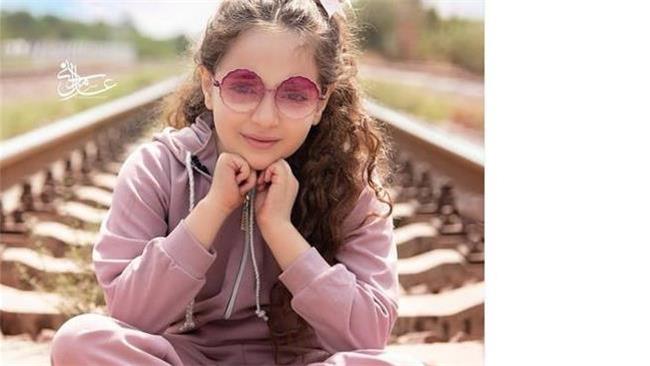 آوا شراهی بازیگر نقش کودکی لیلا در بیگانه ای با من است
