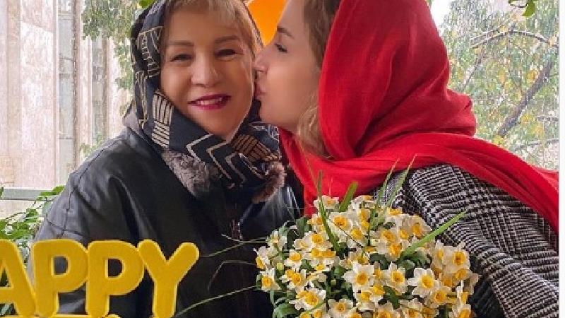 شبنم قلی خانی و مادرش