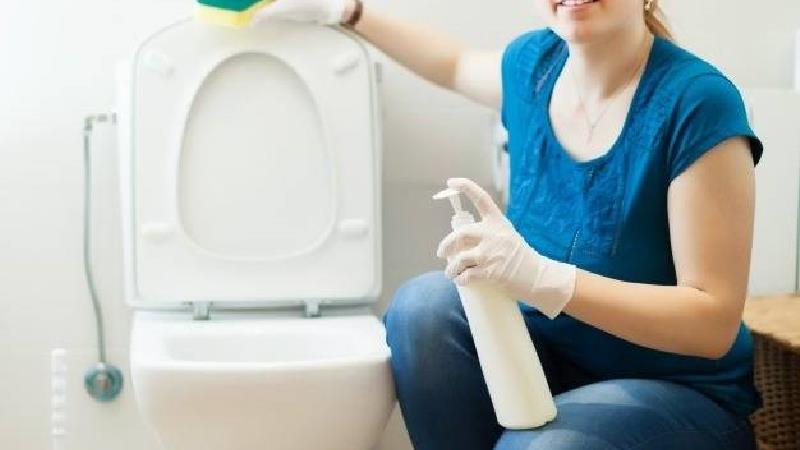 تمیز کردن سرویس بهداشتی