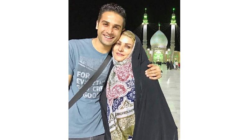 آرمان درویش و مادرش