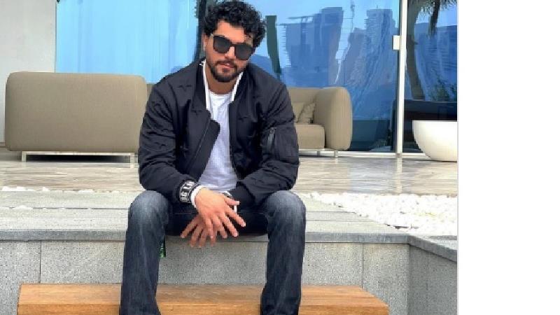 سینا مهراد با تیپ لاکچری