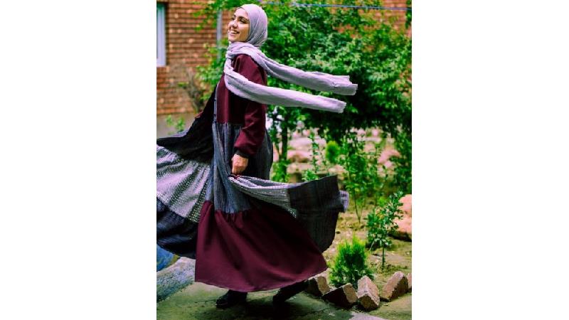 مونا کرمی در حوالی پاییز