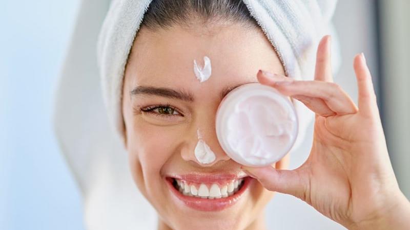 برای مراقبت از پوست چی بخورم