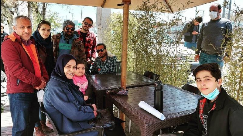 ضحی منفرد در کنار مرجان قمری