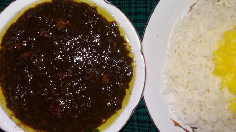خورشت فسنجان با مرغ مجلسی