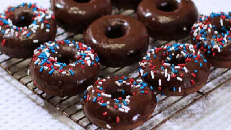 دونات شکلاتی بازاری