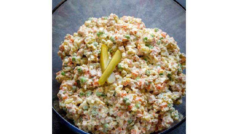 طرز تهیه سالاد الویه با مرغ و تزئین سالاد الویه با مرغ