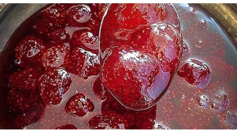 مربا توت فرنگی مجلسی