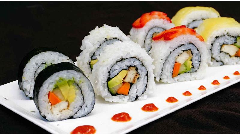 طرز تهیه سوشی با کاهو