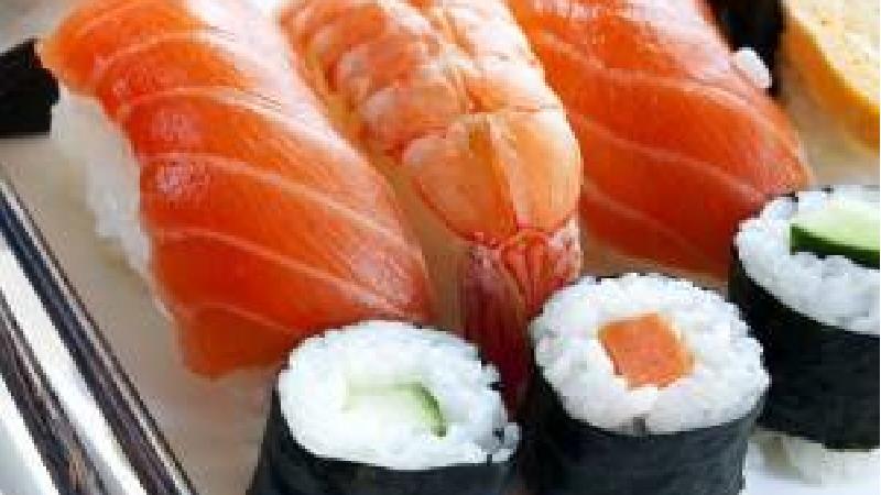 طرز تهیه سوشی با جلبک