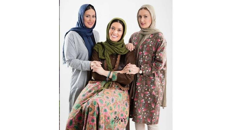بازیگر نقش شیرین در سریال کلبه ای در مه در کنار خواهرانش 