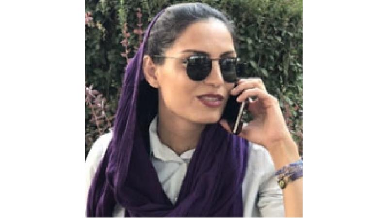 مهوش مقیمی بازیگر نقش صغری در سریال کلبه ای در مه