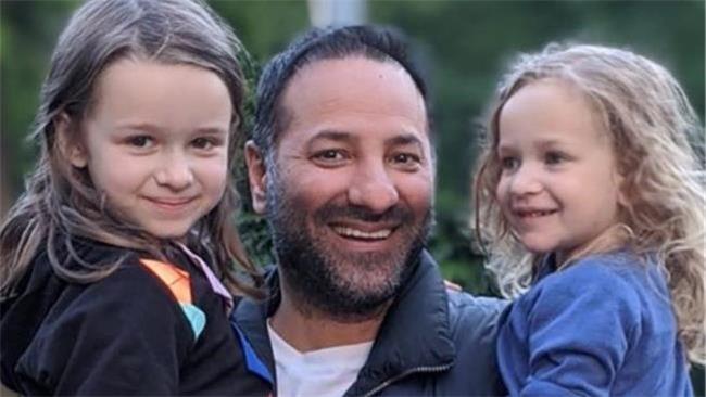 انوشیروان محسنی و دخترانش 