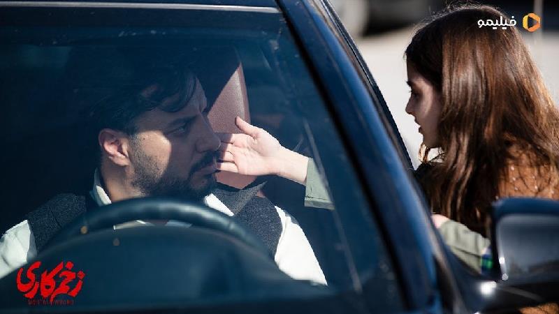 جواد عزتی در نقش مالک در سریال زخم کاری