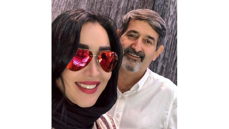 سارا منجزی و پدرش