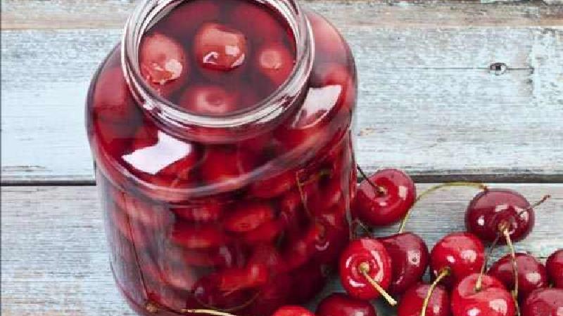 چطور در خانه کمپوت گیلاس با طعم کارخانه درست کنیم