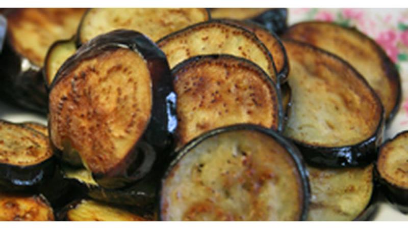 برای استفاده از روغن کم موقع سرخ کردن بادمجان چه کار کنیم