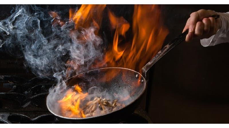 برای رفع بوی سوختگی غذا چه کنیم