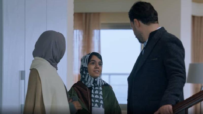 جواد عزتی و سارا حاتمی در سریال زخم کاری