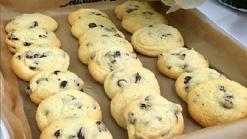 شیرینی کشمشی در خانه