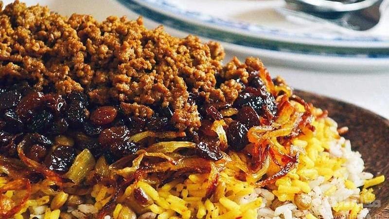 طرز تهیه عدس پلو خوشمزه با کشمش و پیاز داغ