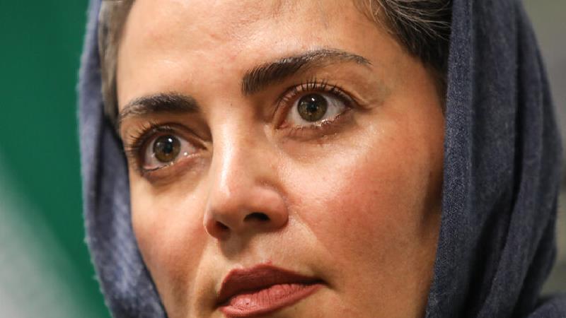 گوهر در سریال برف بی صدا می بارد