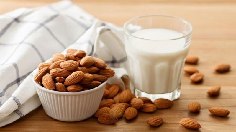 خواص شیر بادام
