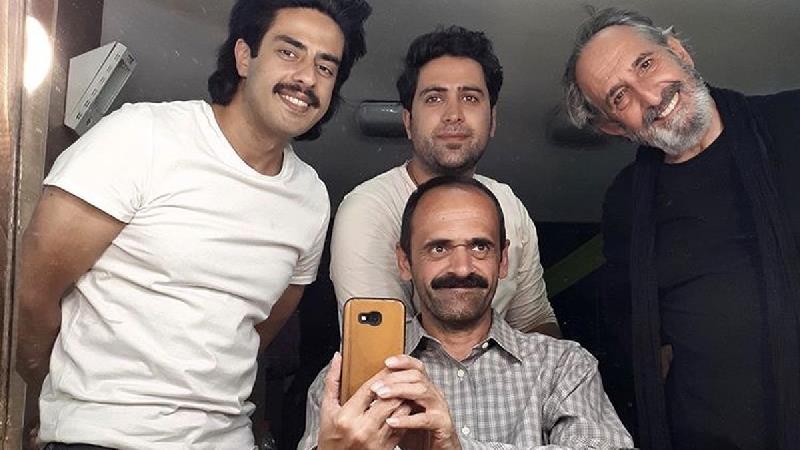 فرهاد آئیش و پوریا شکیبایی در پشت صحنه برف بی صدا می بارد