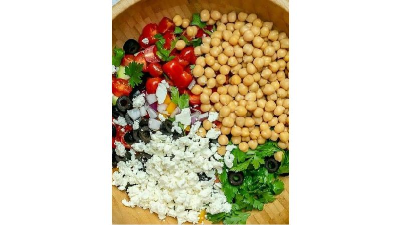 سالاد یونانی خوشمزه