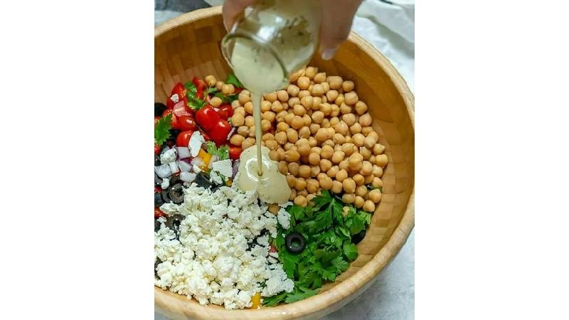 سس برای سالاد یونانی 