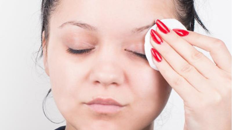 گلیسیرین و گلاب برای دور چشم