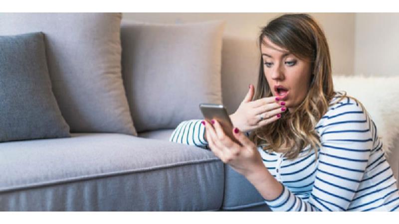 چک کردن تلفن همراه همسر