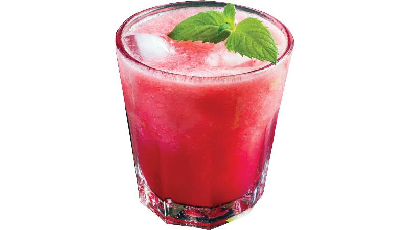 طرز تهیه اسموتی هندوانه و توت فرنگی