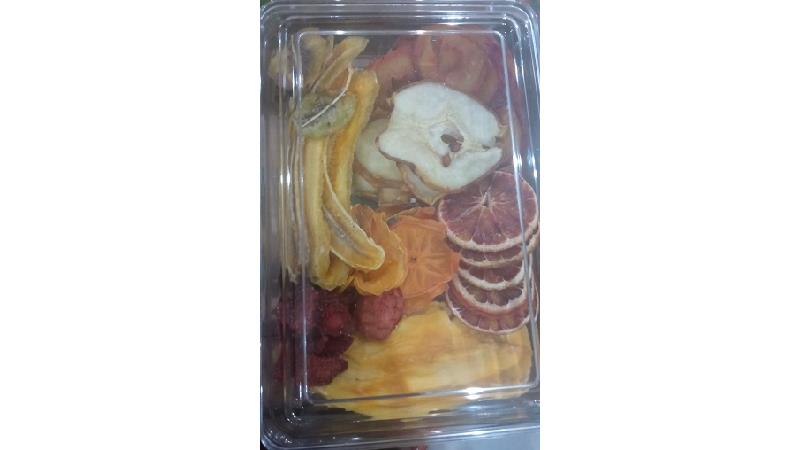 میوه خشک در ظرف کریستالی