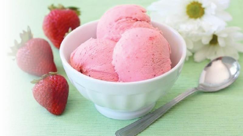 بستنی توت فرنگی